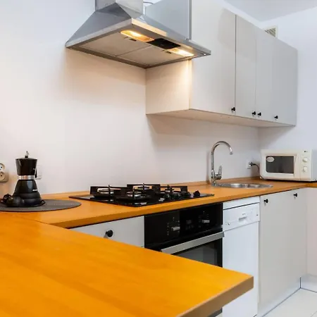 Lily Wola Ratusz Varsó