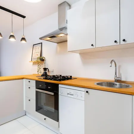 Lily Wola Ratusz * Varsó