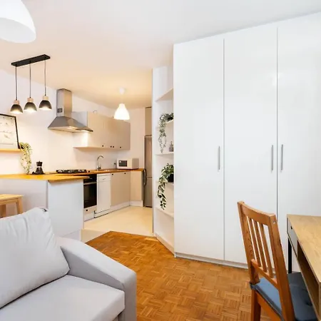 Lily Wola Ratusz * Varsó