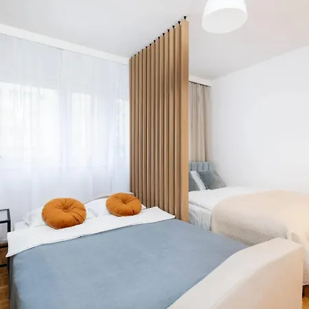 Apartment Lily Wola Ratusz Warschau