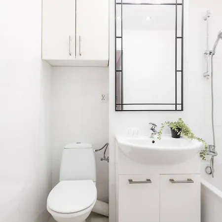 Lily Wola Ratusz Varsovie