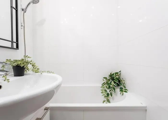 Lily Wola 15 Min To Rondo Daszynskiego Apartment Warsaw